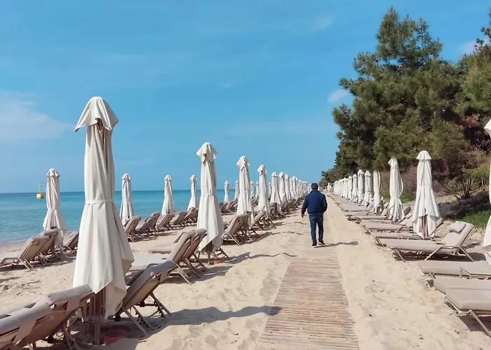 райский уголок Case de vacanță Nea Moudania