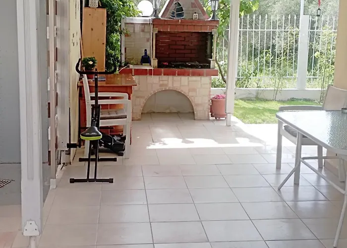 Dom wakacyjny райский уголок Nea Moudania